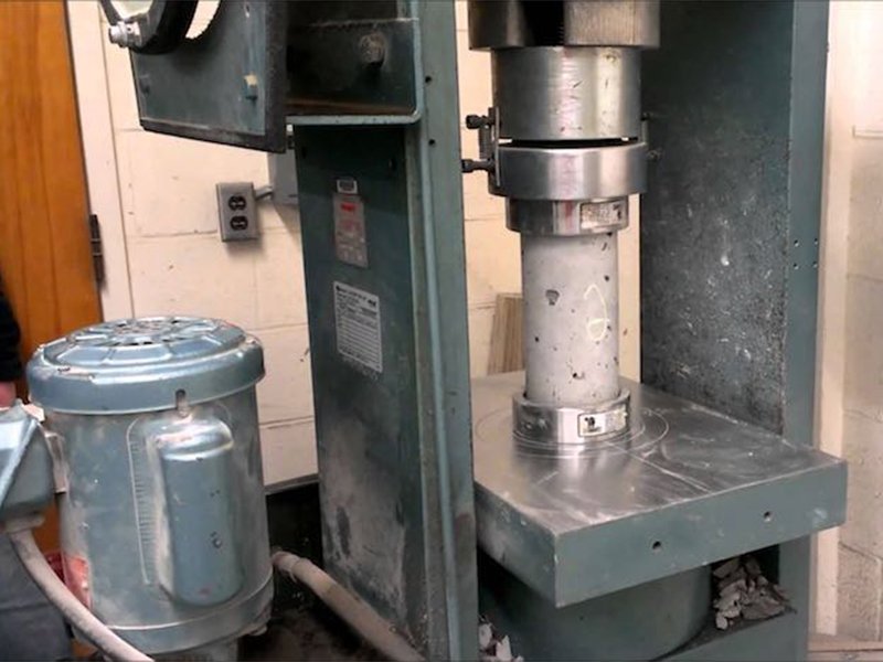 Taze Beton Numunesi Basınç Testi